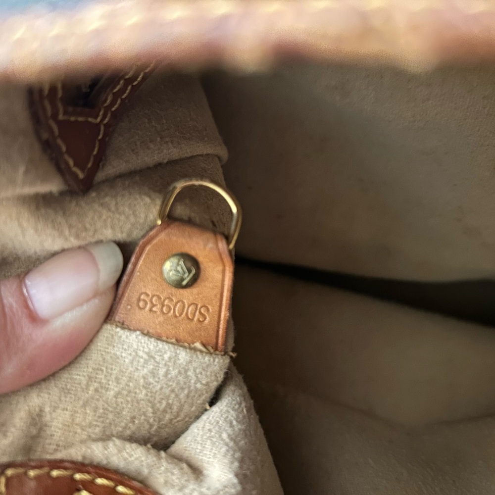 Louis Vuitton Bucket Bag with Leather Straps - Picture 5 of 10